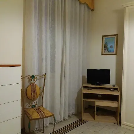 Apartamento Casa Lillina A Toledo , Near Piazza Del Plebiscito Nápoles